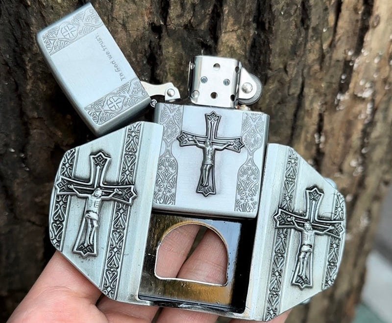 a western belt buckle with embedded lighter